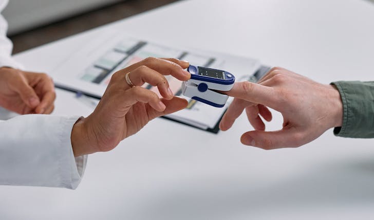 when to go to hospital for fast heart rate